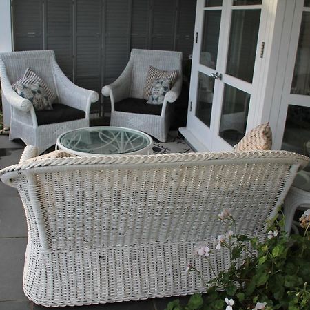 Compass Rose Bed & Breakfast Dartmouth Exterior photo